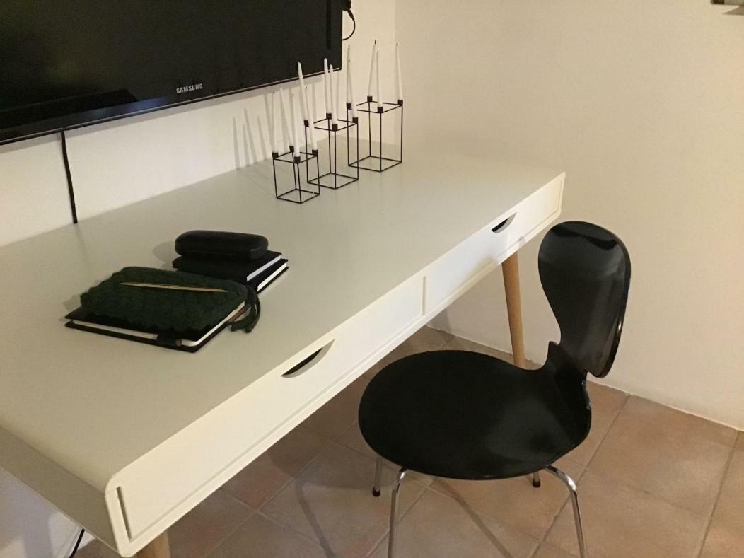 Апартаменты Special Offer,One Of Its Kind, Extremely Central In Herning, Danish Hosts, Extremely Clean, Very Quiet Street But A Stonethrough From Bars & Restaurants Экстерьер фото