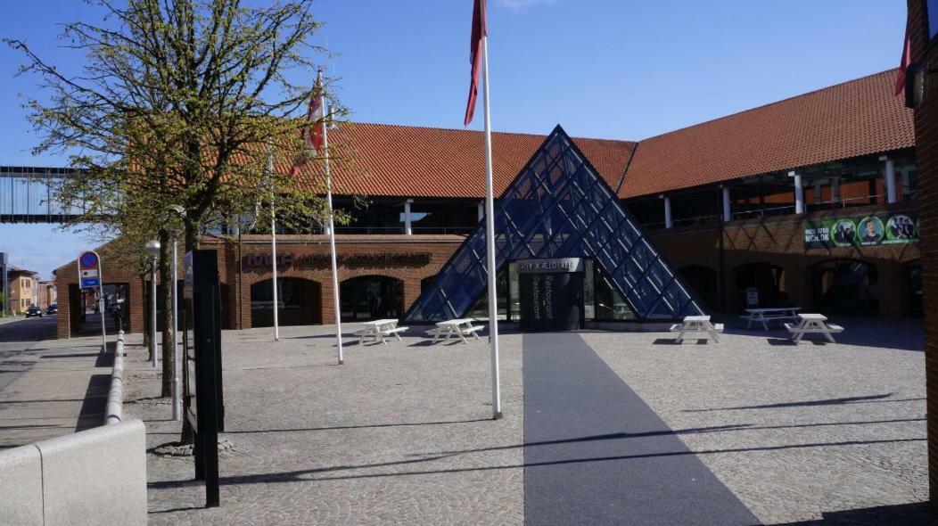 Апартаменты Special Offer,One Of Its Kind, Extremely Central In Herning, Danish Hosts, Extremely Clean, Very Quiet Street But A Stonethrough From Bars & Restaurants Экстерьер фото